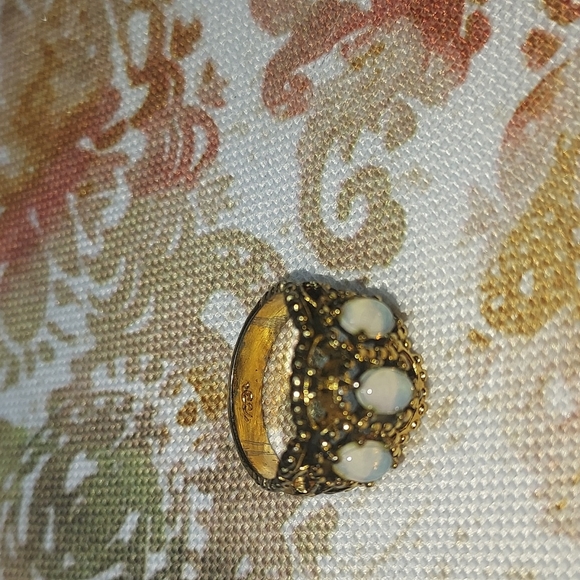 Unsure Jewelry - VTG Genuine Pinfire Opal Chabochon stone ring